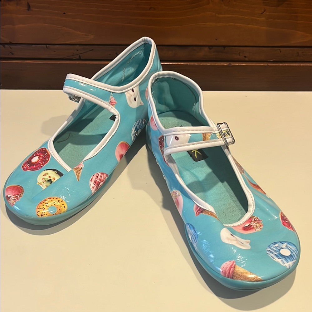 Cinak Kids Blue Donut and Cat Print Shoes 5 1/2